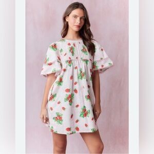 Peach Love California Womens Maggy Shift Dress Strawberry Shortcake Small NWOT
